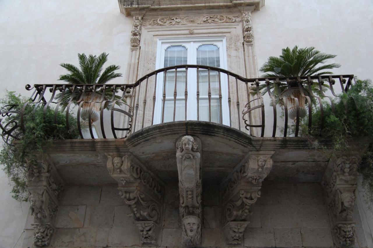 Casa Vacanza Icaros, Ortigia Hictoric Center, 200 Mt From The Beach Συρακούσες Εξωτερικό φωτογραφία